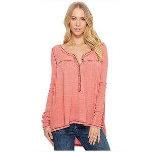 Free People We The Free Kia Henley Top Womens Small Distressed Red Thermal LS